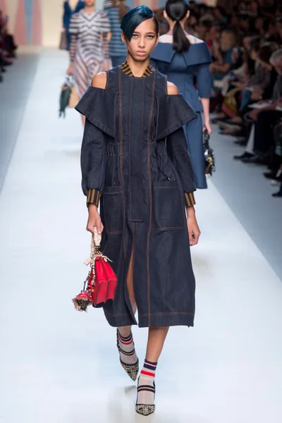 Look 15